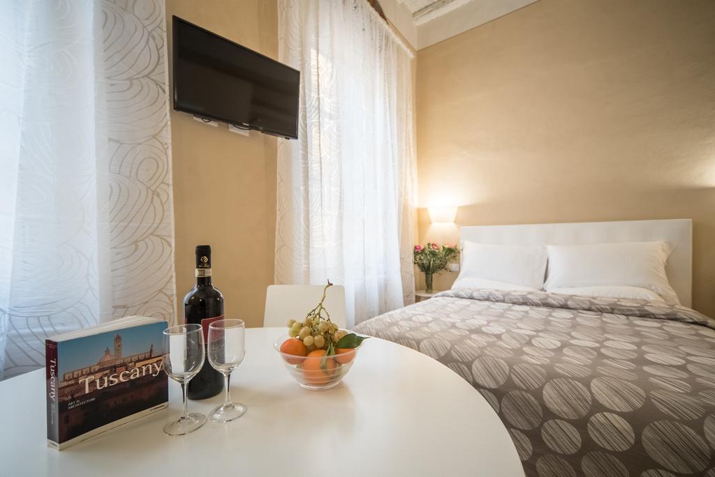 Apartments Lorenzo&Lorenzo ฟลอเรนซ์ ภายนอก รูปภาพ