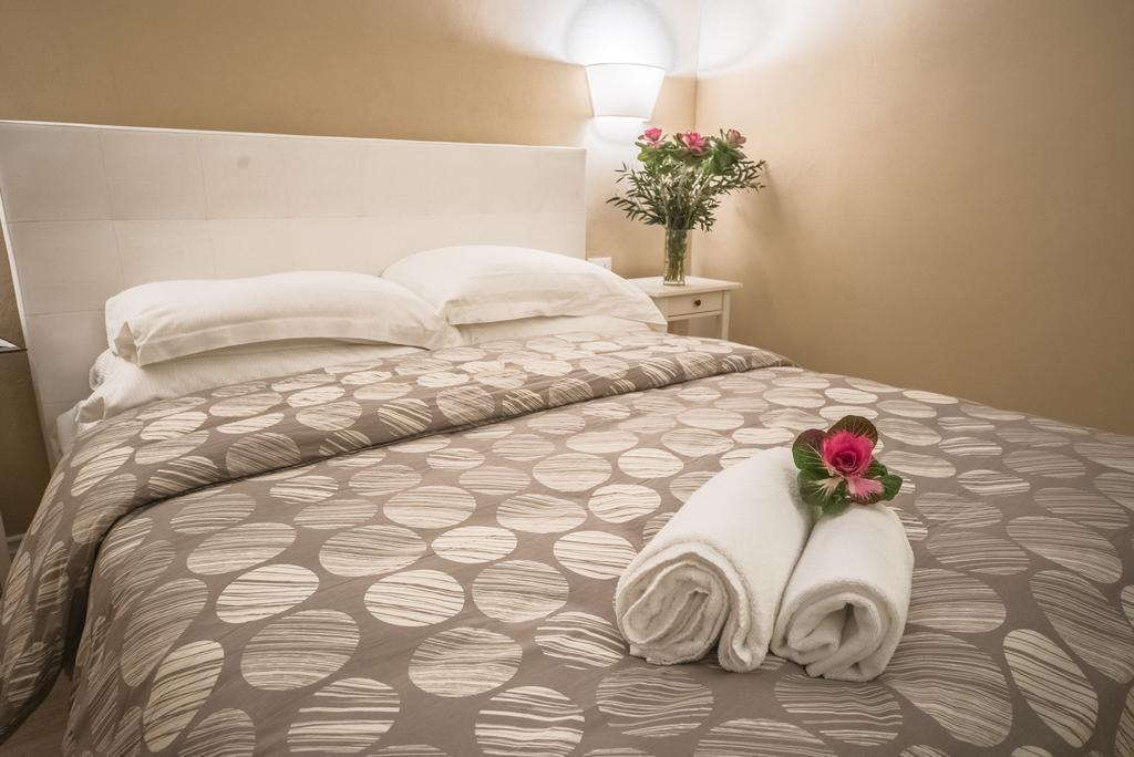 Apartments Lorenzo&Lorenzo ฟลอเรนซ์ ภายนอก รูปภาพ